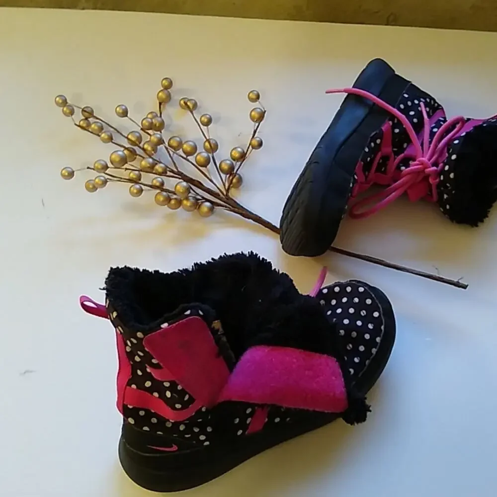 Nike size 3T boots with velcro for opening